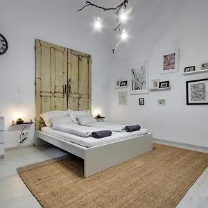  Apartment Timber Town
